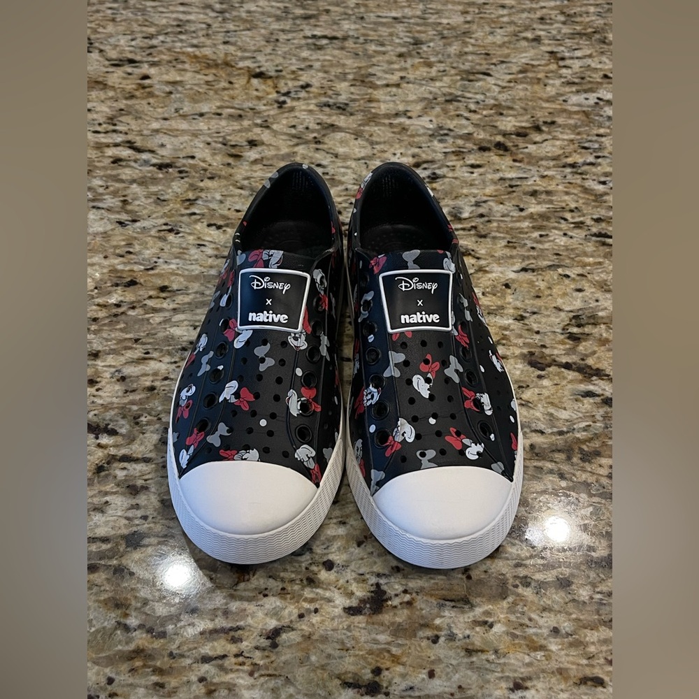 Disney Parks Minnie Mouse Shoes Native ADULT M4 W6 Black